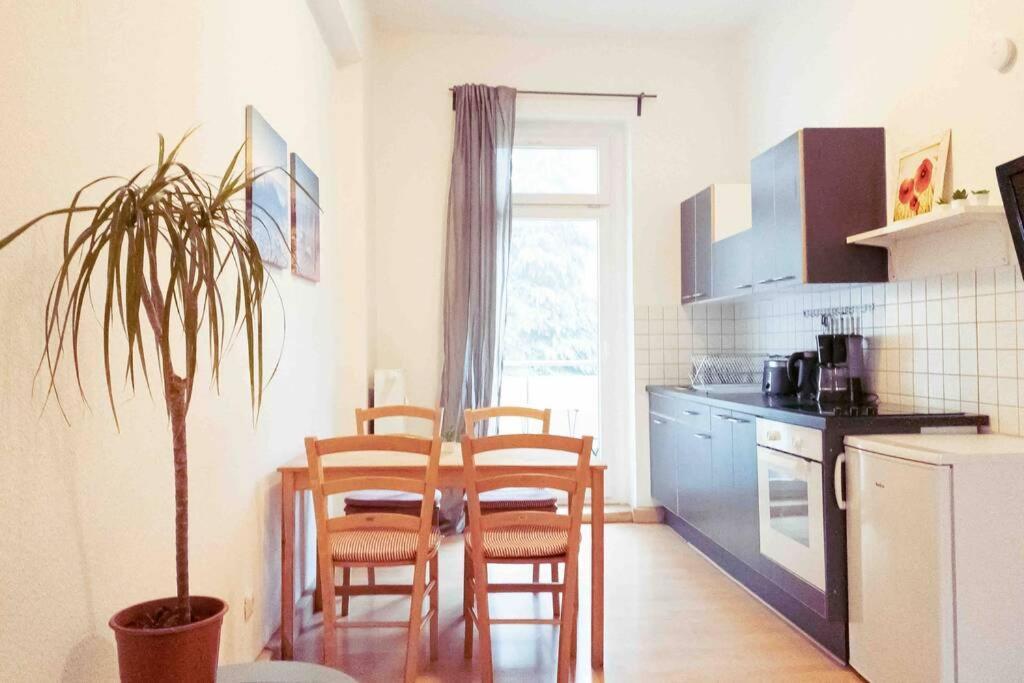 Altbauwohnung Direkt An Der Karli Mit Balkon - Netflix Inklusive Leipzig Eksteriør billede