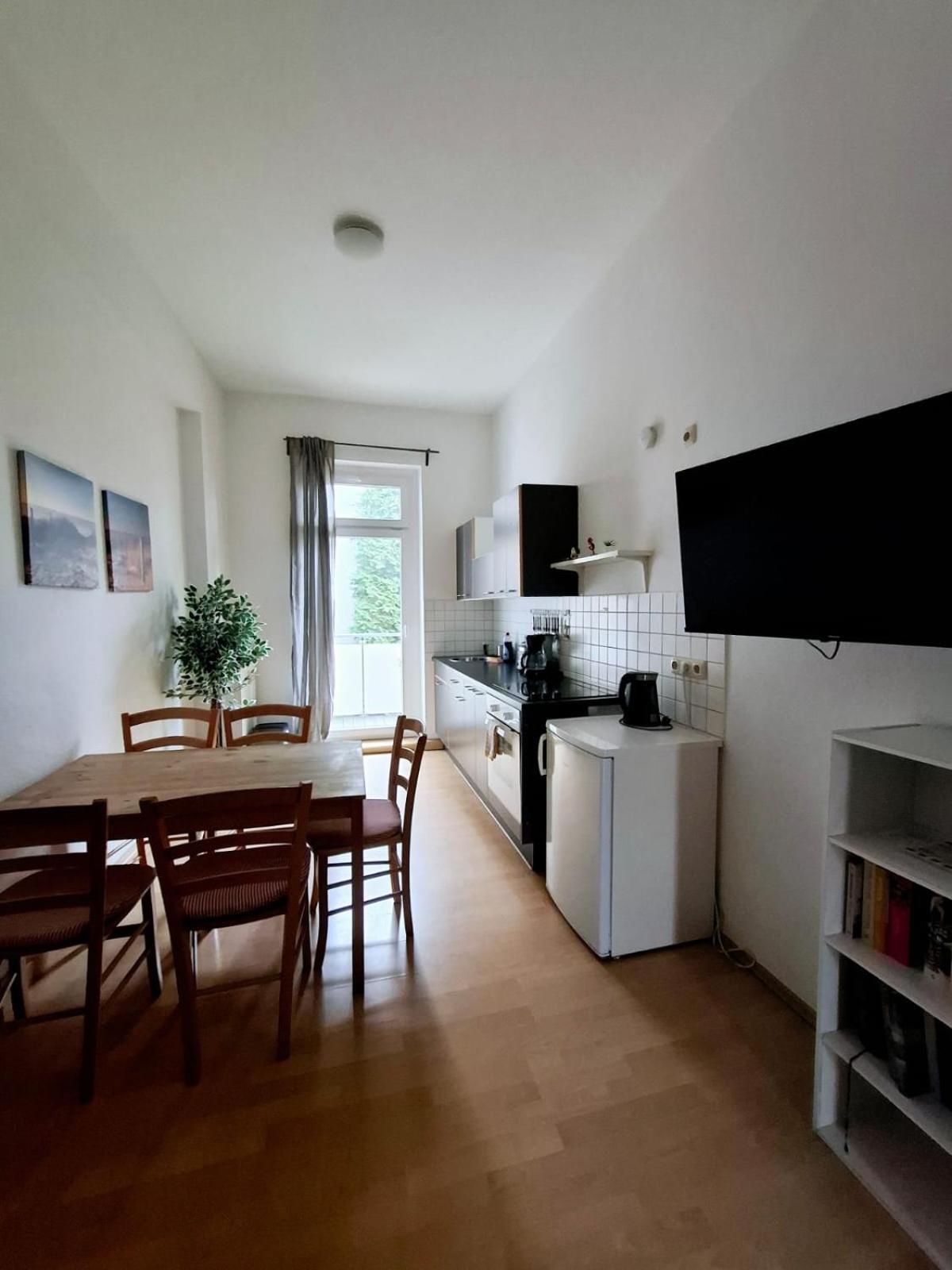 Altbauwohnung Direkt An Der Karli Mit Balkon - Netflix Inklusive Leipzig Eksteriør billede