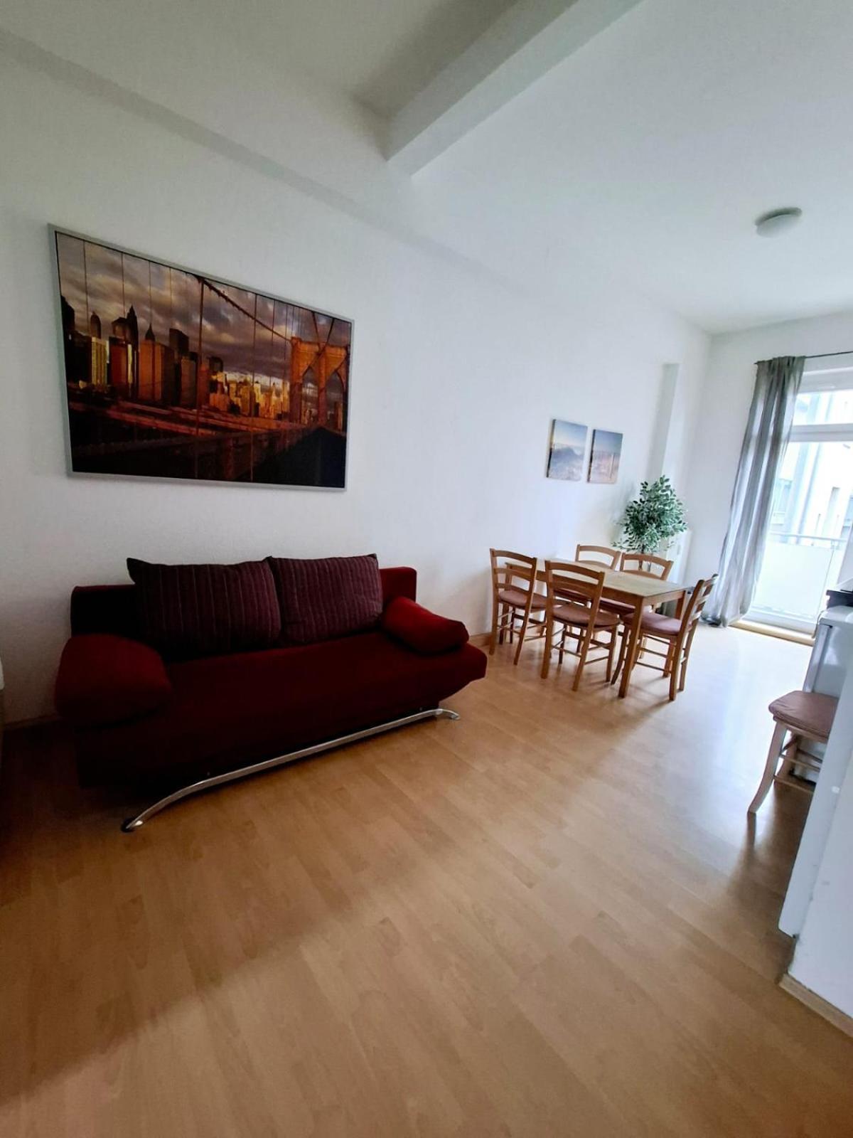 Altbauwohnung Direkt An Der Karli Mit Balkon - Netflix Inklusive Leipzig Eksteriør billede