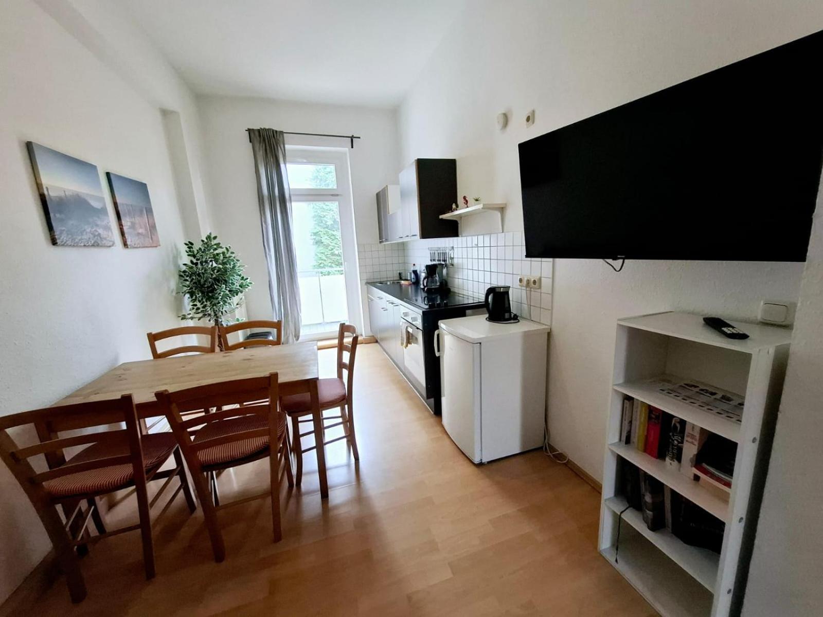 Altbauwohnung Direkt An Der Karli Mit Balkon - Netflix Inklusive Leipzig Eksteriør billede