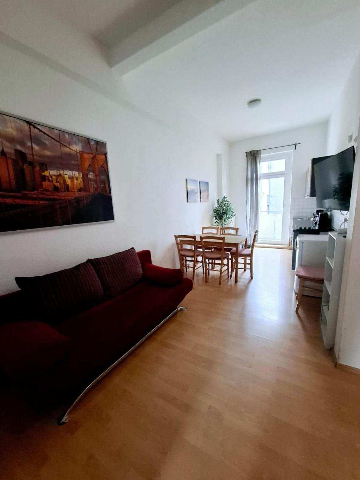 Altbauwohnung Direkt An Der Karli Mit Balkon - Netflix Inklusive Leipzig Eksteriør billede